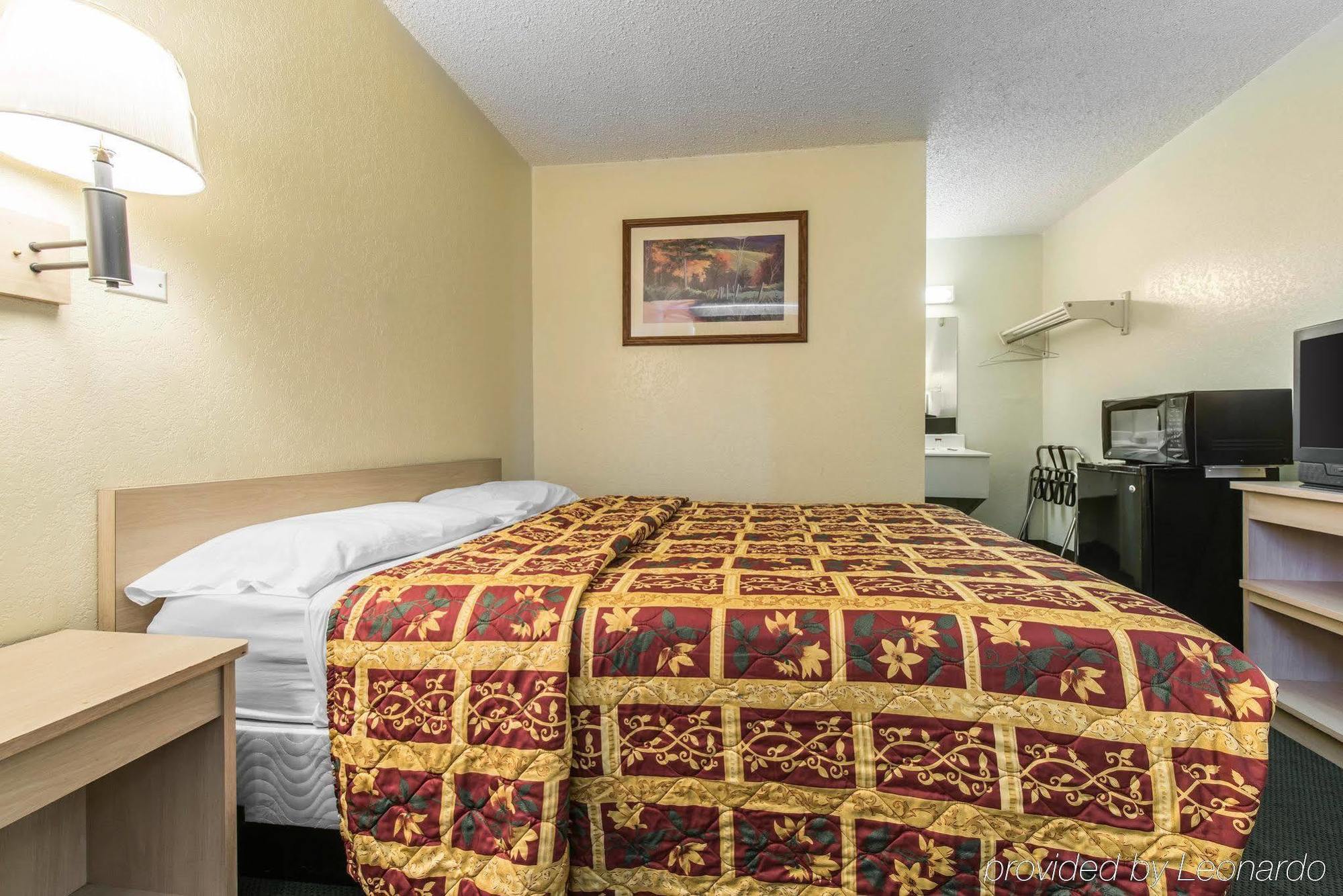 Rodeway Inn Pueblo Exterior photo
