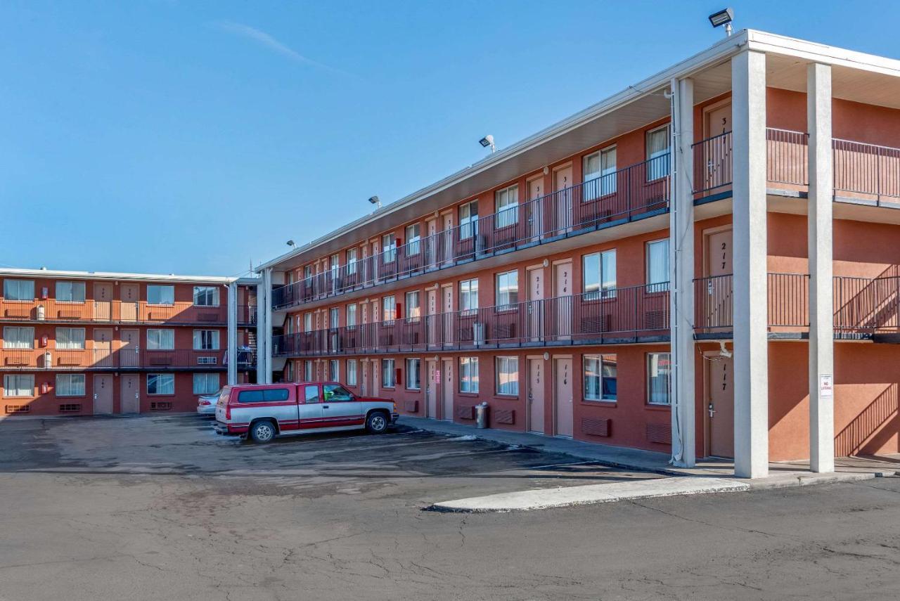 Rodeway Inn Pueblo Exterior photo